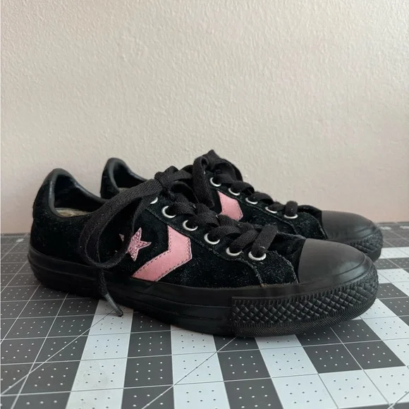 Converse Re-Issue Low Top Sneakers Black Pink Chevron Suede Women’s Size 8 - Picture 1 of 16
